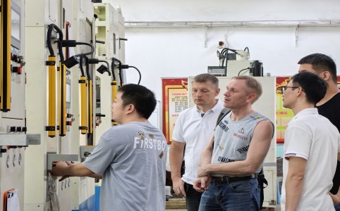 磁性材料生产利器 —钕铁硼粉末伺服成型机