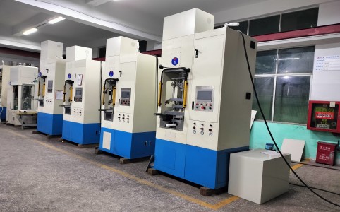 磁芯粉末伺服成型机在新能源电车、储能、光伏中的应用